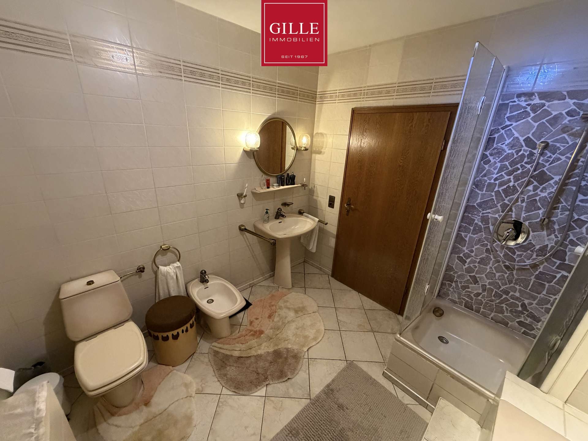 Ansicht 20 von: Sehr gepflegte DHH- mit Wintergarten, Sauna und Kamin und Garage in Neuss-Holzheim zu verkaufen